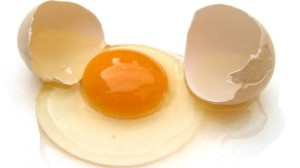 El huevo contiene sustancias que bloquean entrada de buena parte de su colesterol al organismo.